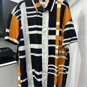 NFINITY Black White Orange Geometric Short Sleeve Button-Down Shirt with shorts